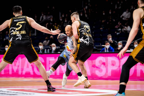 可胜任中场 可胜任中场