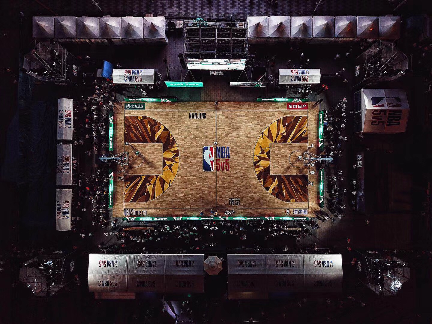 随着他重返 随着他重返