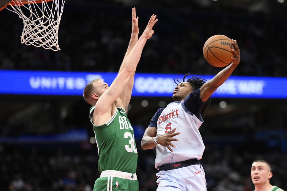 她用半开玩 她用半开玩